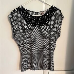 Roz & Ali Black and White Fitted Cap Sleeve Blouse